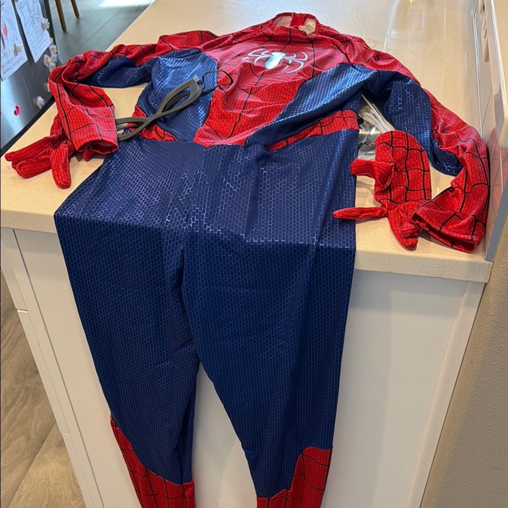 Women’s medium Spider-Man costume - Picture 4 of 6